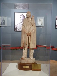 Pueplo-Statue-sml.jpg